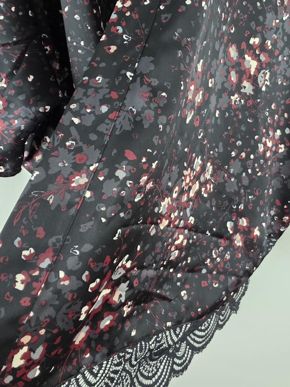 Ashley Graham Black Floral Lace-Trim Kimono Robe - Picture 3 of 16